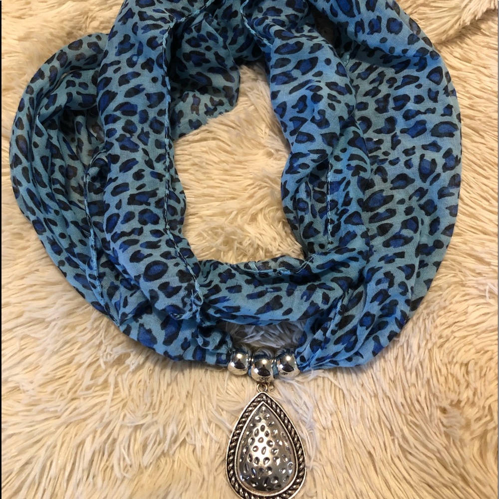 Infinity scarf